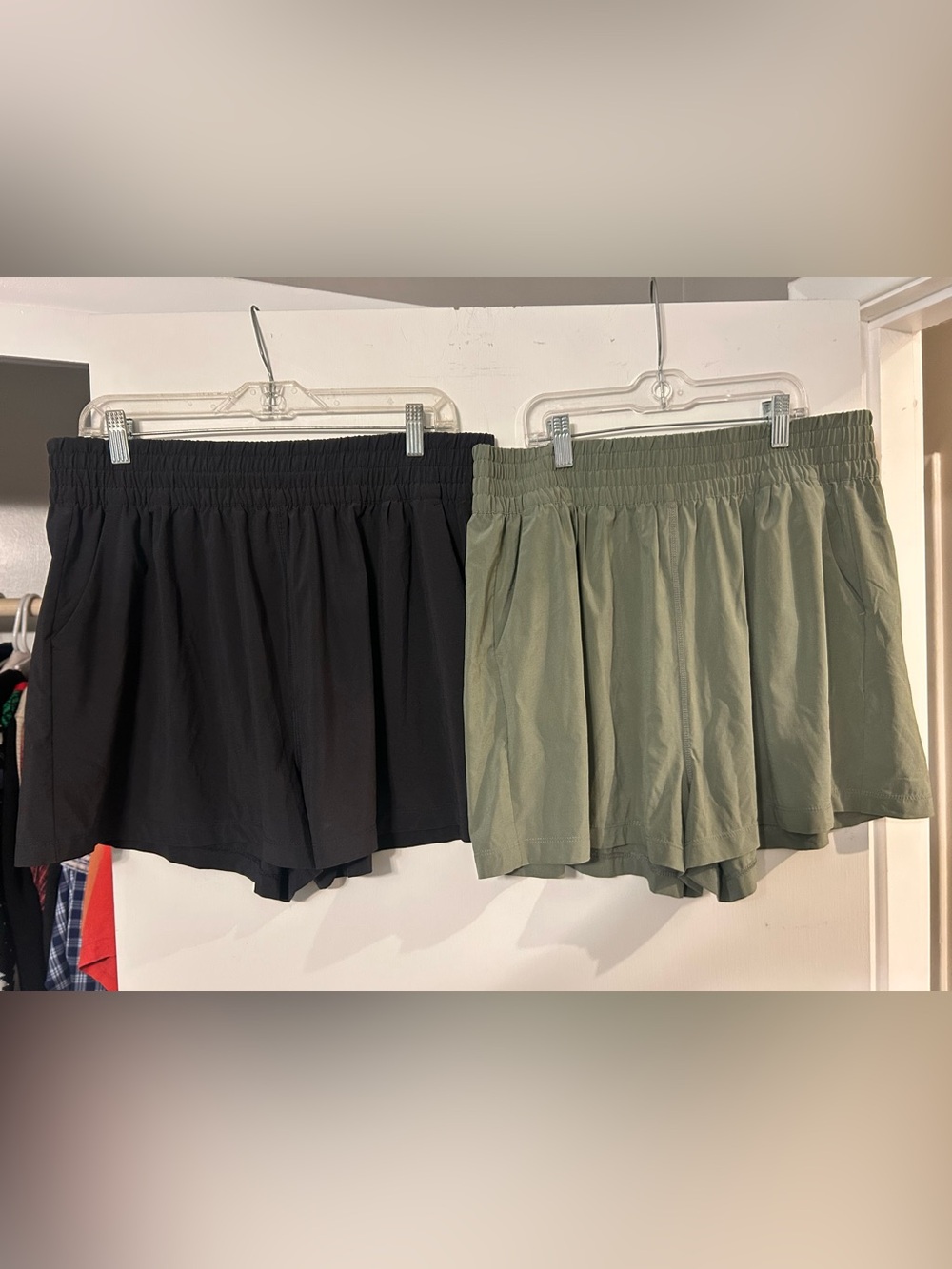BUNDLE women’s Vuori Villa Shorts—size XXL